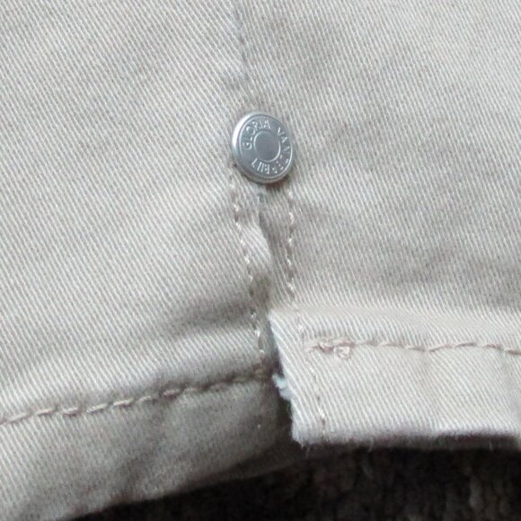 Very Comfortable Stretch Khaki Capris Size 8 - Picture 6 of 7